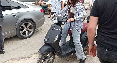 Kamyonun altında kalmaktan son anda kurtuldu: O anlar kamerada