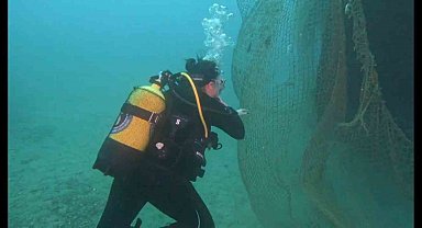 Karaburun'da hayalet ağlar toplandı