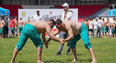 Karakucak Güreşleri 400 sporcunun katılımıyla gerçekleştirildi