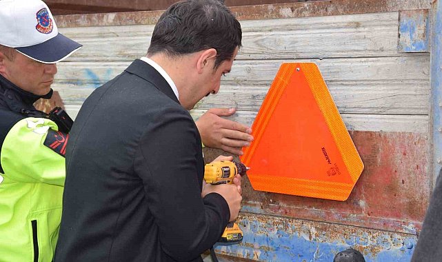 Karapınar'da çiftçilere reflektör dağıtıldı