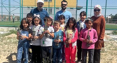 Karapınar'da öğrenciler 110 fidanı toprakla buluşturdu