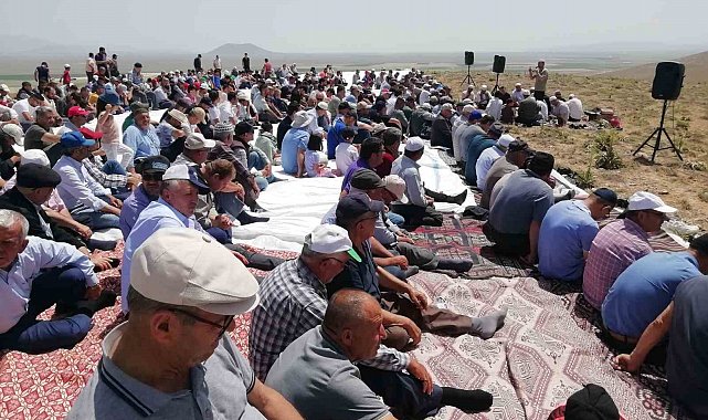 Karapınar'da yağmur duasına çıkıldı