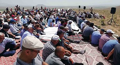 Karapınar'da yağmur duasına çıkıldı