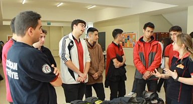 Kariyer Fuarı'nda 15 meslek grubu öğrencilerle buluştu