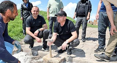 Kars Ani Ören Yeri'nde sur içi yollarının yapımı devam ediyor