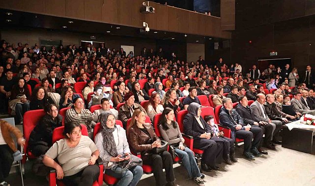 Kars'ta 'Otogargara' oyununa yoğun ilgi