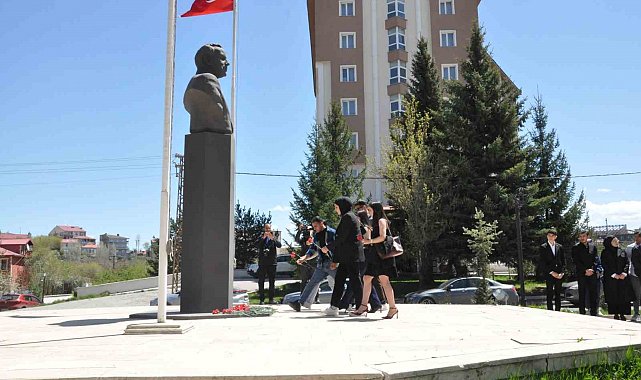 Kars'ta Haydar Aliyev'in 102. doğum günü kutlandı