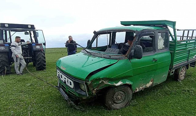 Kars'ta kamyonet dereye uçtu