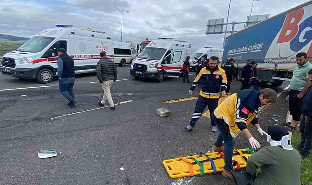 Kars'ta trafik kazası: 2'si ağır 4 yaralı