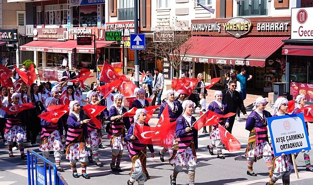 Kartal'da 19 Mayıs coşkusu sokaklara taştı