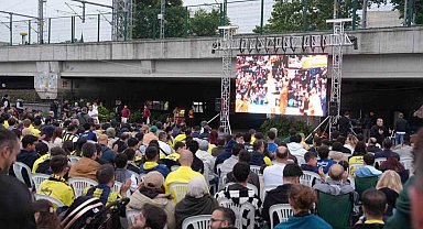 Kartal'da Fenerbahçe'nin Euroleague final maçı dev ekranda izlendi
