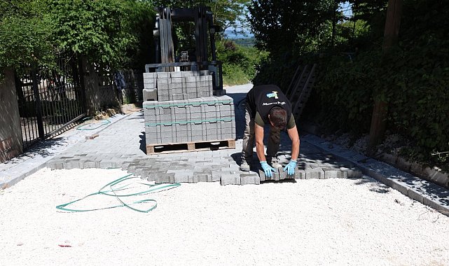 Kartepe'de sokaklar parke tamiratlarıyla konfor kazanıyor