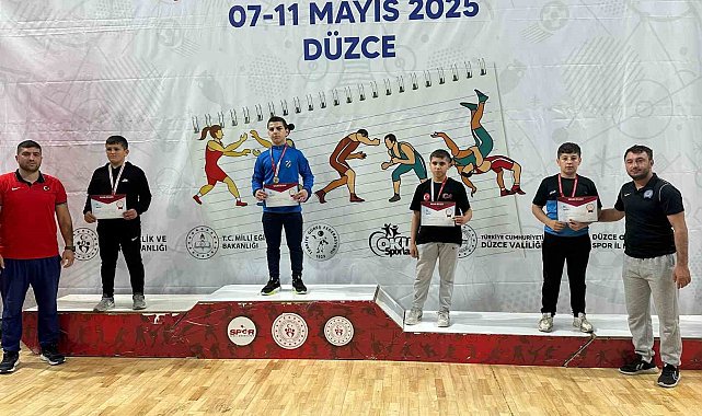 Kartepeli güreşçi Türkiye şampiyonu oldu