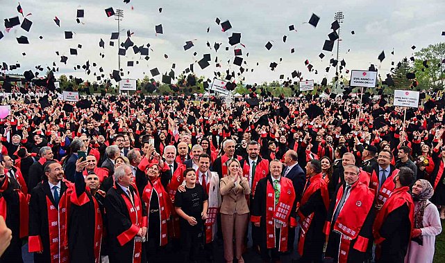 Kastamonu Üniversitesi'nde 4 bini aşkın öğrencinin mezuniyet coşkusu