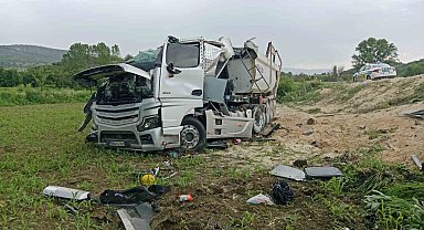 Kastamonu'da devrilen hafriyat kamyonunun sürücüsü yaralandı