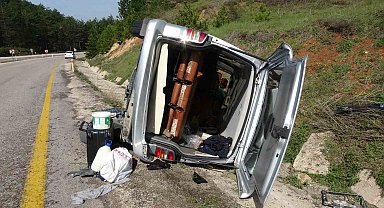Kastamonu'da hafif ticari araç takla attı: 4 yaralı