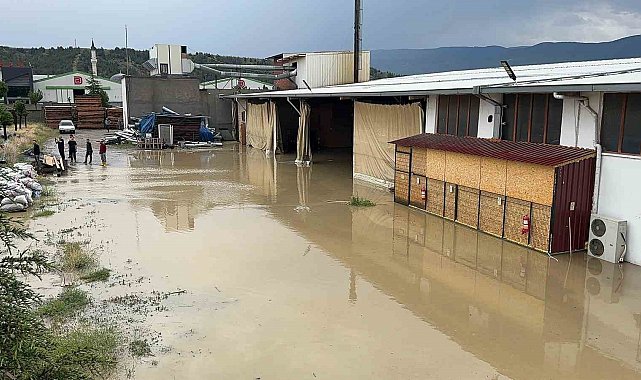 Kastamonu'da sağanak yağış nedeniyle fabrikaları su bastı