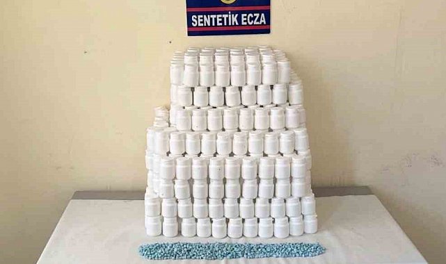 Kayalıkta ve çalılar arasında uyuşturucu deposu