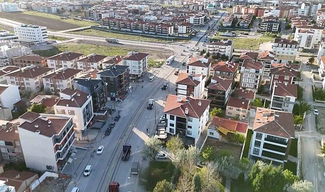 Kaybettiği ağabeyinin oğluna 15 tır ile düğün konvoyu yaptı
