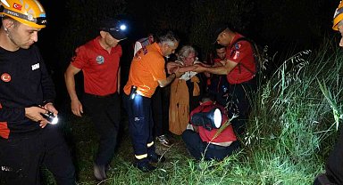 Kaybolan Alzheimer hastası yaşlı kadın 18 saat sonra tarlada bitkin halde bulundu
