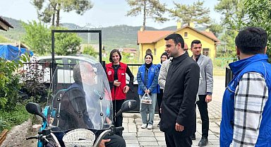 Kaymakam Kılıç, gönüllü gençlerle birlikte engelli vatandaşları evlerinde ziyaret etti