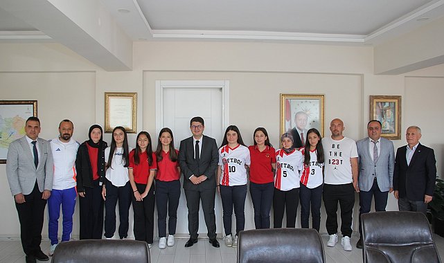 Kaymakam Özdemir sporcuları ağırladı