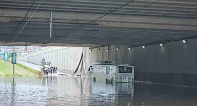 Kayseri'de sağanağın etkisi gün ağarınca ortaya çıktı
