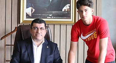 Kayserispor'da Kayra profesyonel oldu