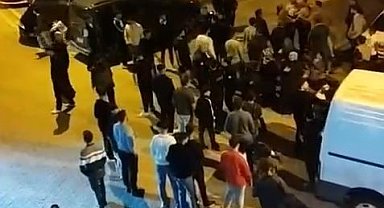 Kaza sonrasında iki aile birbirine girdi; o anlar kamerada