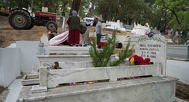 Kazdağları eteklerindeki mezarlıkta 600 yıllık Hıdırellez geleneği sürdürülüyor