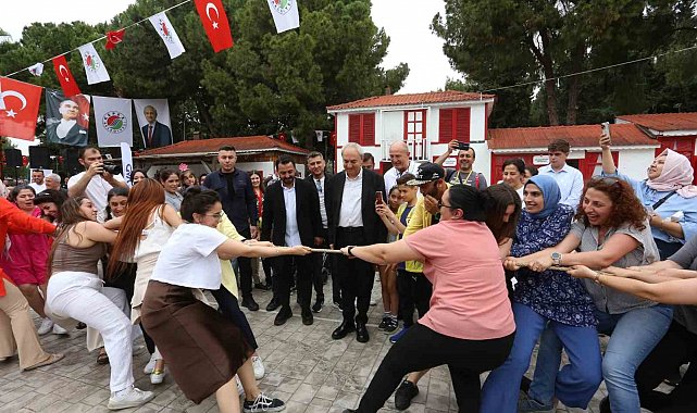 Kepez'de anneler yarıştı, çocuklar izledi