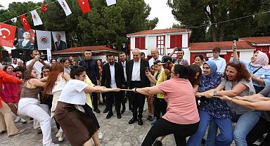 Kepez'de anneler yarıştı, çocuklar izledi