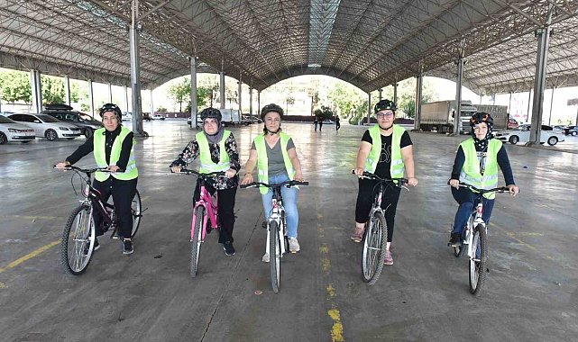 Kepez'de bisiklet sürme eğitimleri veriliyor