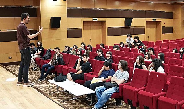 Kepez'de gençler münazara turnuvasında buluştu