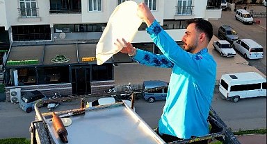 Kilis katmeri gökyüzünde açıldı: Metrelerce yüksekteki vincin sepetinde katmer açtı