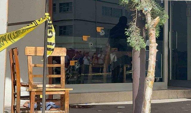 Kıraathanenin önünde oturan gence kanlı infaz