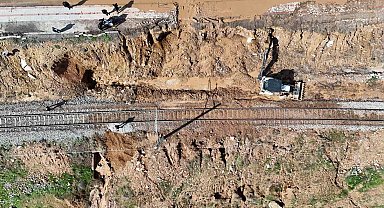 Kırıkkale'de sağanak yağış hayatı felç etti: Tren seferleri durdu, ev ve iş yerlerini su bastı