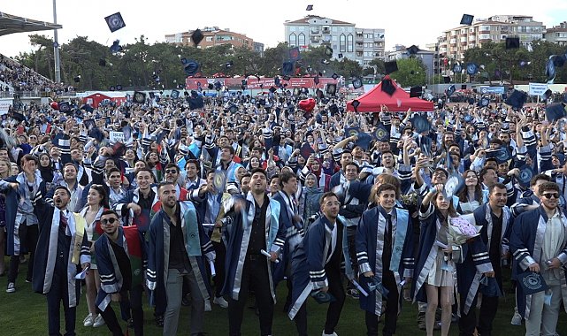 Kırklareli'nde 3 bin 335 üniversiteli diploma aldı