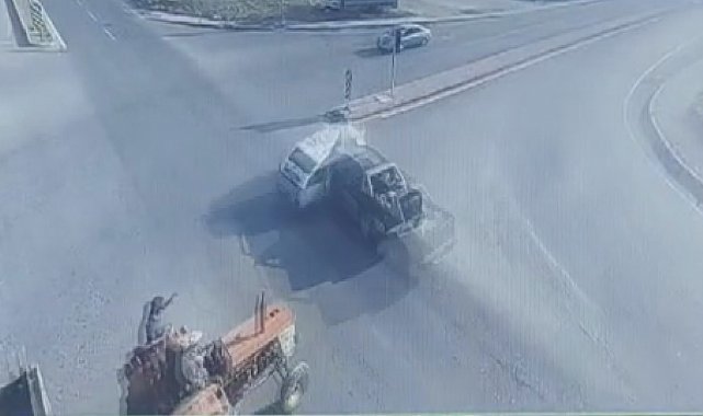 Kırmızı ışık ihlalinde yaşlı çiftin öldüğü feci kaza kamerada