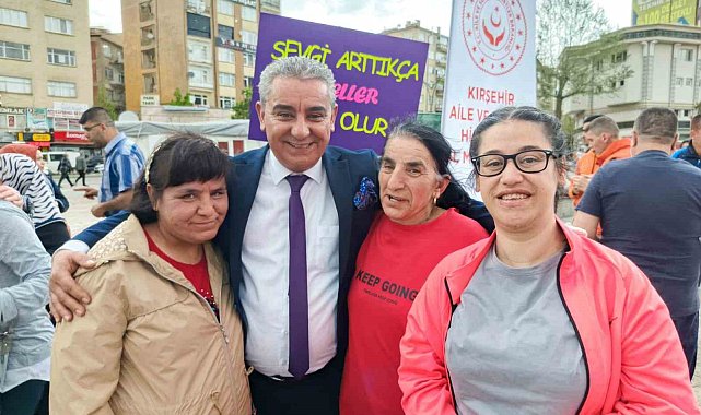 Kırşehir Beyazay Derneği'nden Engelliler Haftası yürüyüşüne destek