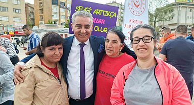 Kırşehir Beyazay Derneği'nden Engelliler Haftası yürüyüşüne destek