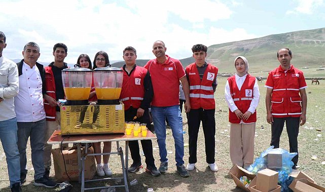 Kızılay'ın yaylada düzenlediği bahar şenliği renkli görüntülere sahne oldu