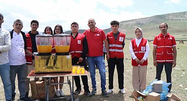 Kızılay'ın yaylada düzenlediği bahar şenliği renkli görüntülere sahne oldu