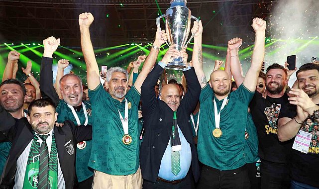 Kocaelispor, 38 maçın 21'ini kazanarak şampiyon oldu