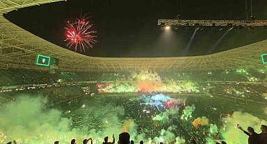 Kocaelispor camiası kupayı ünlü isimlerle kutladı