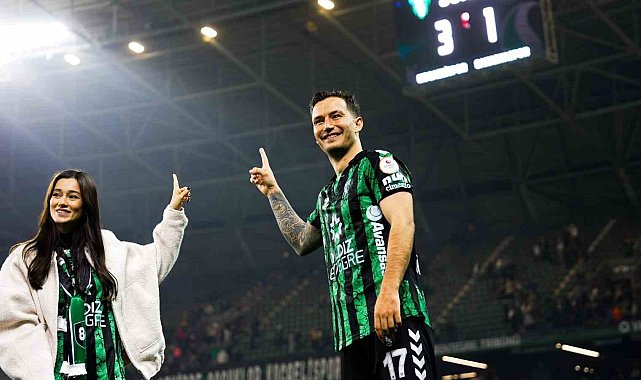 Kocaelispor'da Oğulcan Çağlayan mağlubiyetler için taraftardan özür diledi