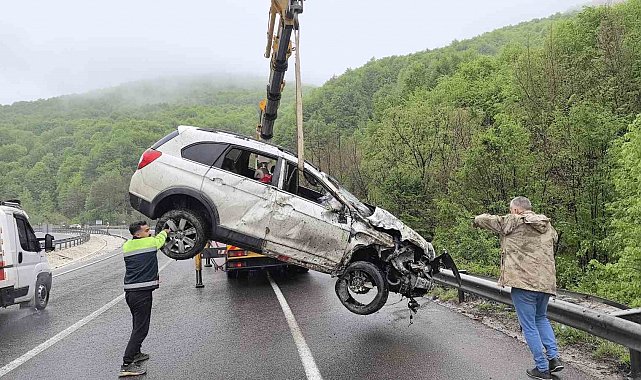 Kontrolden çıkan araç ormana uçtu: 1 ölü, 3 yaralı