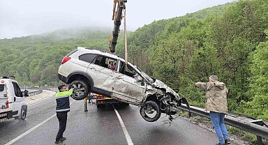 Kontrolden çıkan araç ormana uçtu: 1 ölü, 3 yaralı