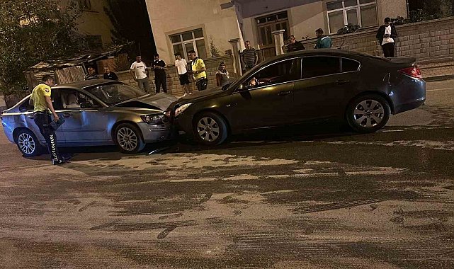 Konya'da iki ayrı kazada 6 kişi yaralandı