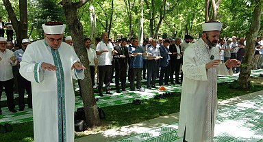 Konya'da Namazgah'ta eller yağmur için semaya kalktı